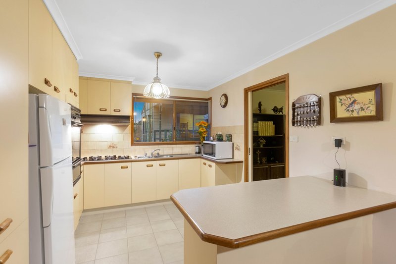 Photo - 2 Flemington Crescent, Werribee VIC 3030 - Image 5