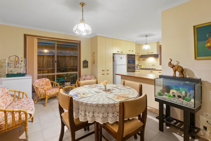 Photo - 2 Flemington Crescent, Werribee VIC 3030 - Image 6