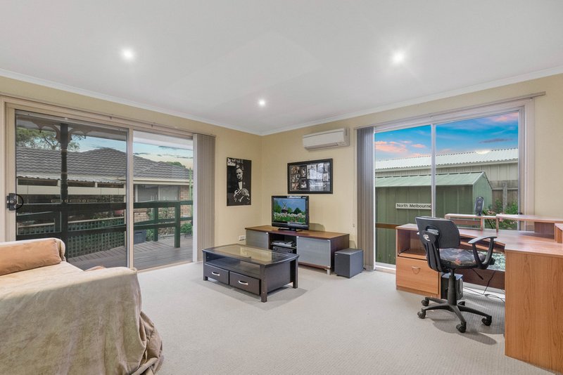 Photo - 2 Flemington Crescent, Werribee VIC 3030 - Image 13