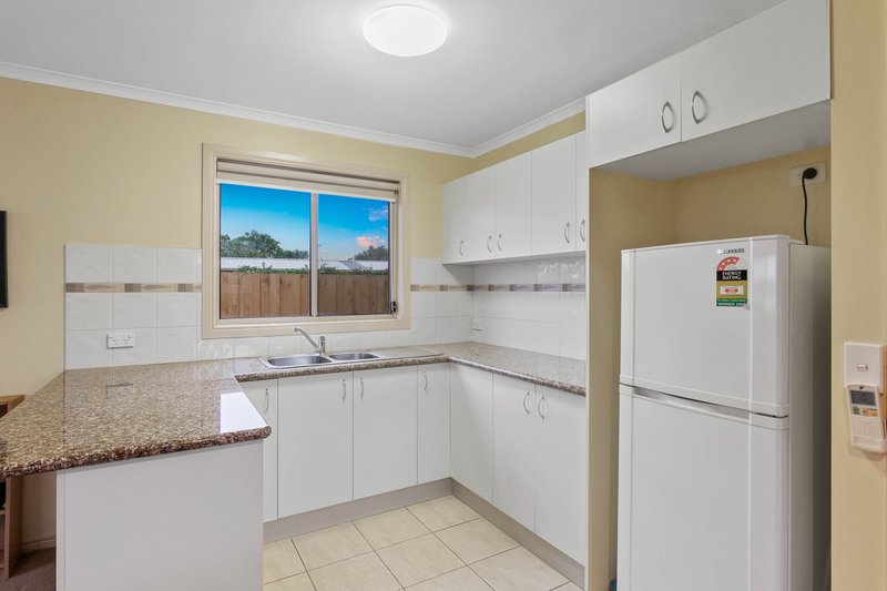 Photo - 2 Flemington Crescent, Werribee VIC 3030 - Image 15