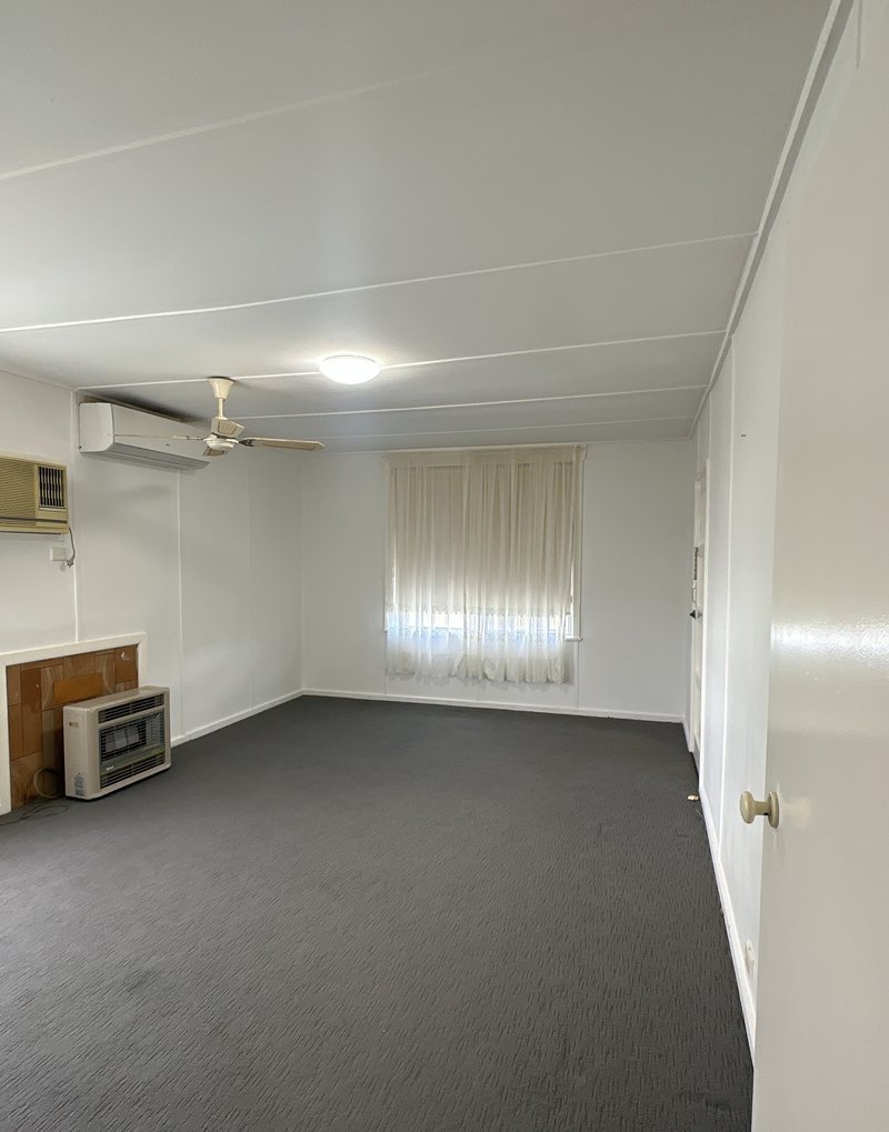 Photo - 2 Flinders Court, Tumut NSW 2720 - Image 2