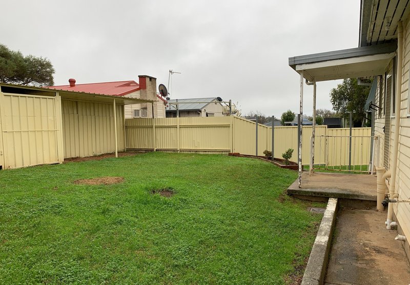 Photo - 2 Flinders Court, Tumut NSW 2720 - Image 8