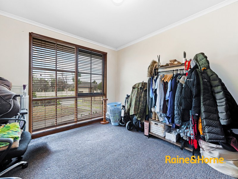 Photo - 2 Florence Avenue, Berwick VIC 3806 - Image 9