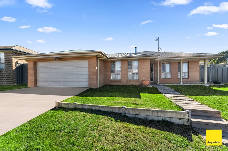 Photo - 2 Flynn Place, Bungendore NSW 2621 - Image 2