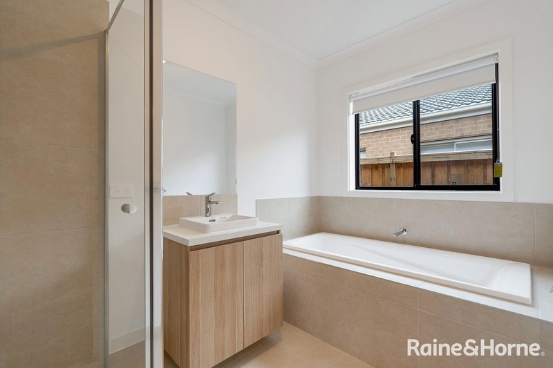 Photo - 2 Foal Way, Kilmore VIC 3764 - Image 6