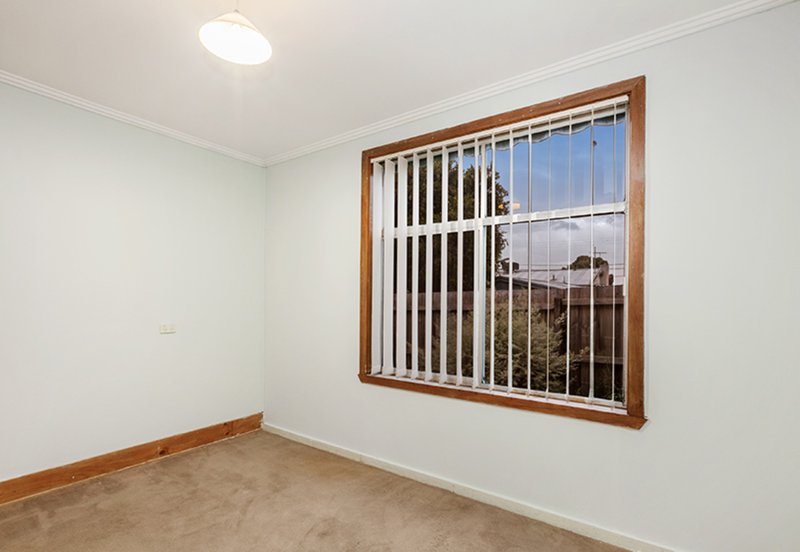 Photo - 2 Fordham Road, Reservoir VIC 3073 - Image 4