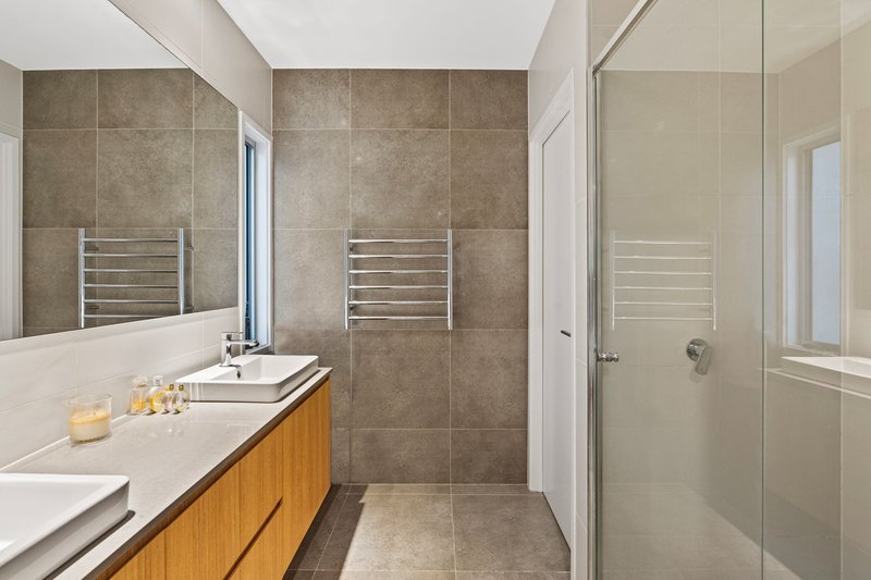 Photo - 2 Forest Edge Drive, Cornubia QLD 4130 - Image 11