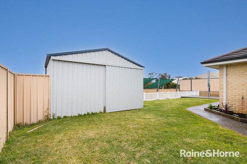 Photo - 2 Fortesse Place, Australind WA 6233 - Image 2