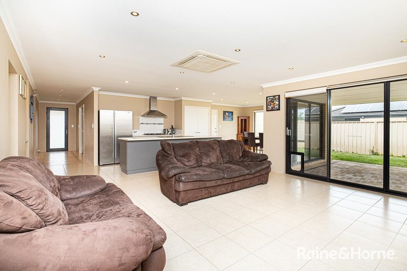 Photo - 2 Fortesse Place, Australind WA 6233 - Image 3