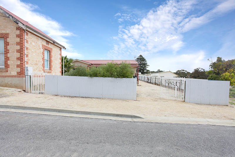 Photo - 2 Fourth Street, Ardrossan SA 5571 - Image 4