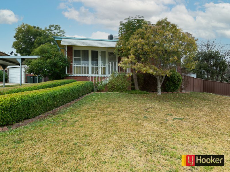 2 Fraser Crescent, Tamworth NSW 2340