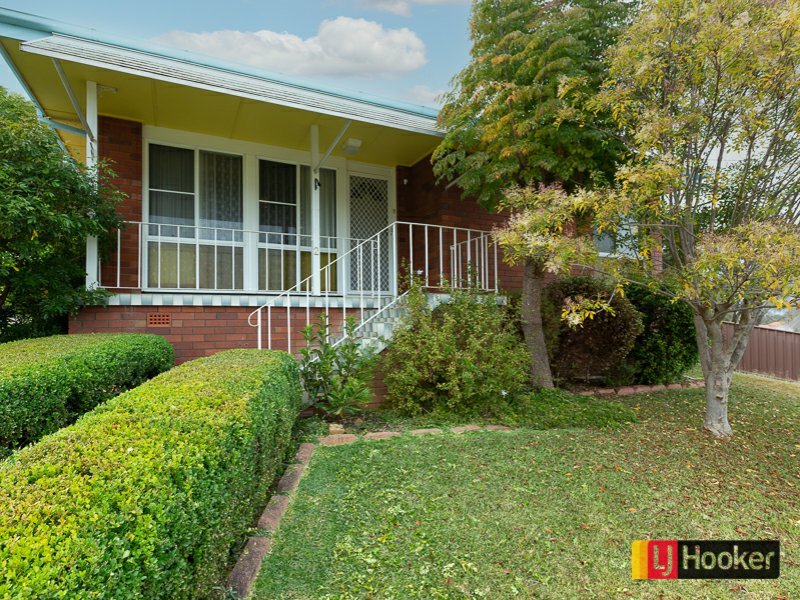 Photo - 2 Fraser Crescent, Tamworth NSW 2340 - Image 3