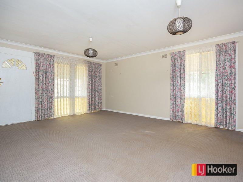 Photo - 2 Fraser Crescent, Tamworth NSW 2340 - Image 6