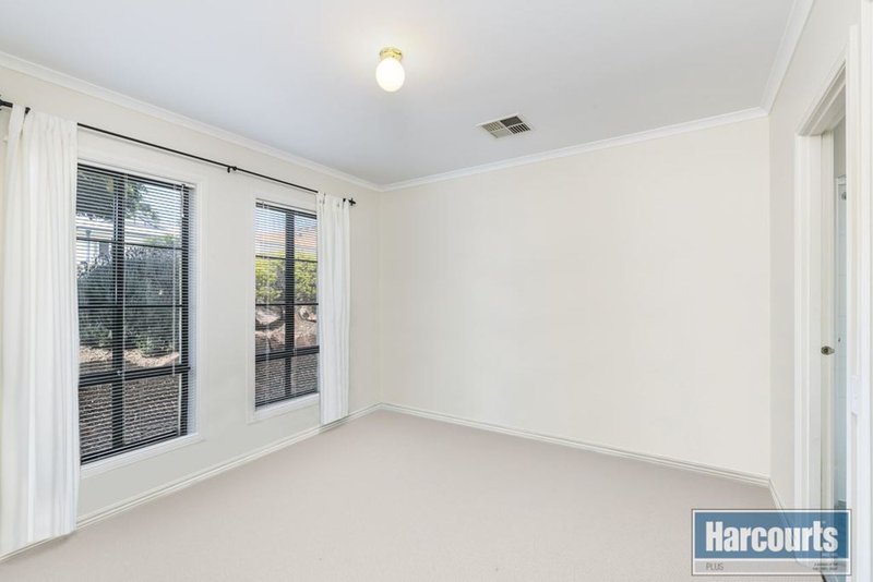 Photo - 2 Freebairn Drive, Hallett Cove SA 5158 - Image 5