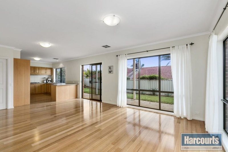 Photo - 2 Freebairn Drive, Hallett Cove SA 5158 - Image 7