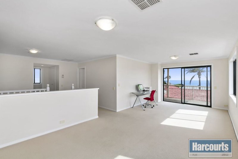 Photo - 2 Freebairn Drive, Hallett Cove SA 5158 - Image 12