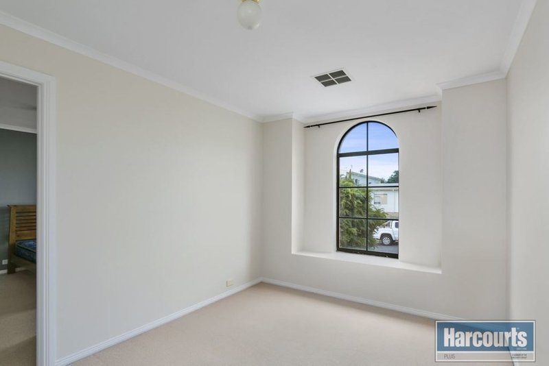 Photo - 2 Freebairn Drive, Hallett Cove SA 5158 - Image 13