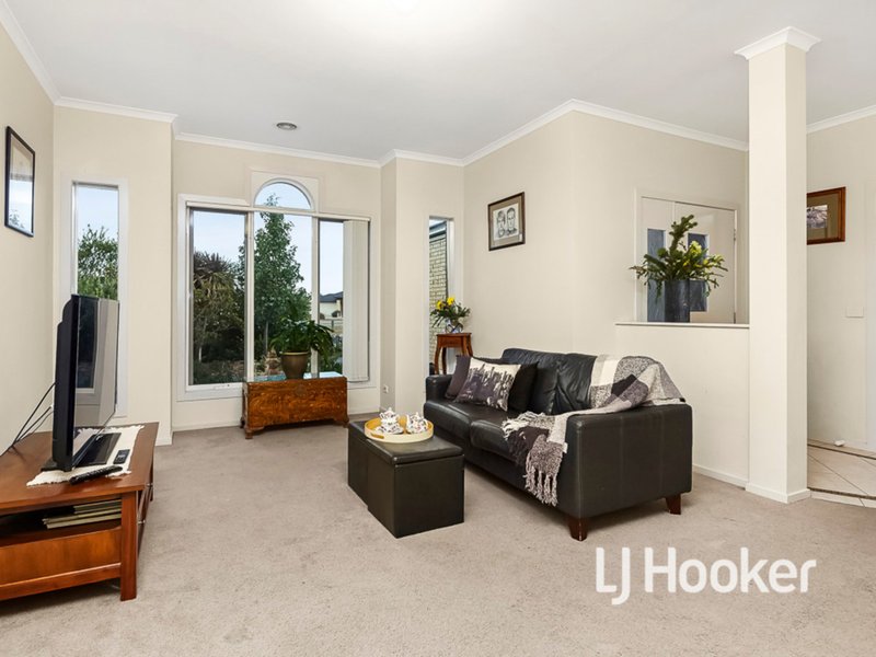 Photo - 2 Friarbird Court, Point Cook VIC 3030 - Image 3