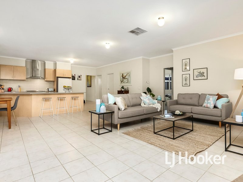 Photo - 2 Friarbird Court, Point Cook VIC 3030 - Image 6