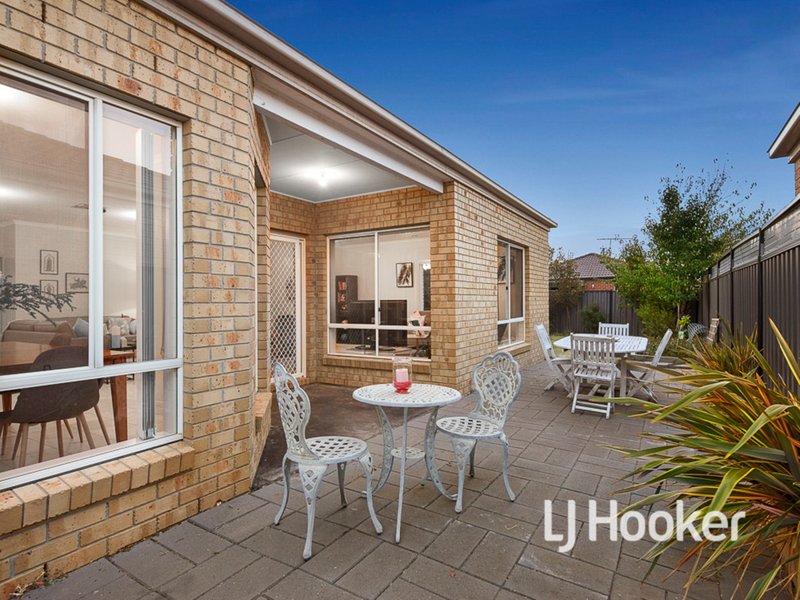 Photo - 2 Friarbird Court, Point Cook VIC 3030 - Image 10