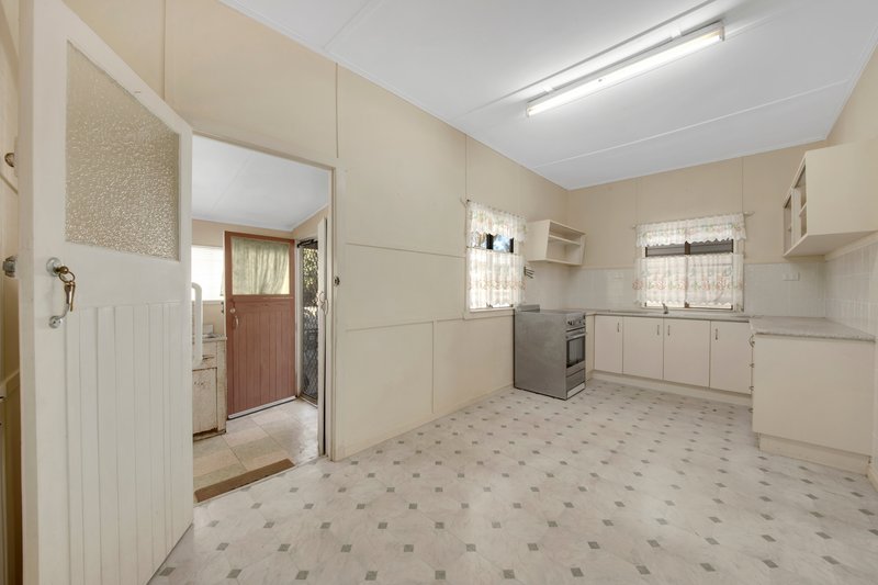 Photo - 2 Fry Street, West Gladstone QLD 4680 - Image 4