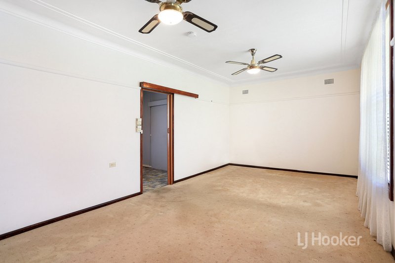 Photo - 2 Gallop Grove, Lalor Park NSW 2147 - Image 8