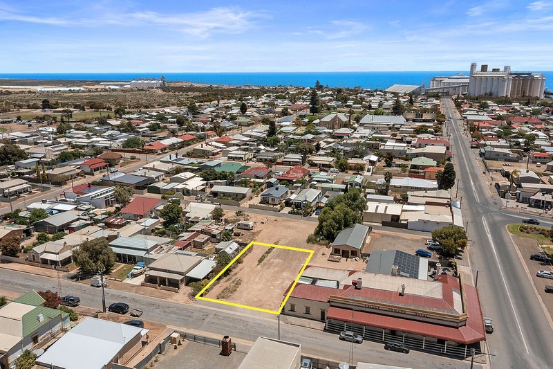 Photo - 2 Gardiner Street, Wallaroo SA 5556 - Image 2