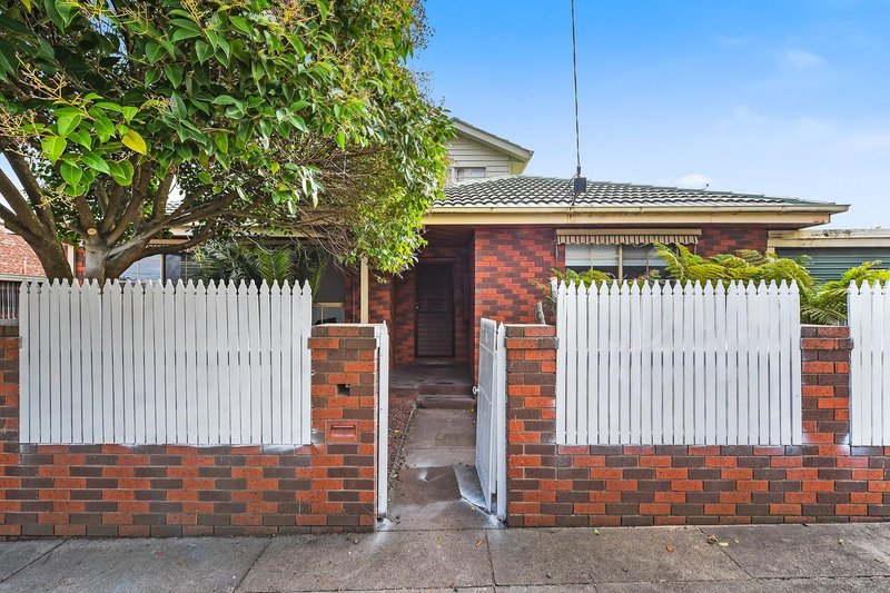 Photo - 2 Gavan Drive, Springvale VIC 3171 - Image 2