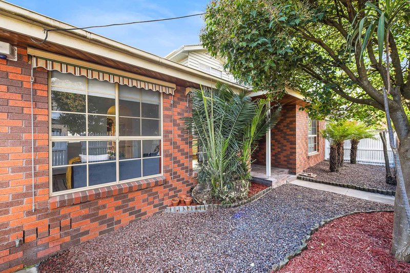 Photo - 2 Gavan Drive, Springvale VIC 3171 - Image 3