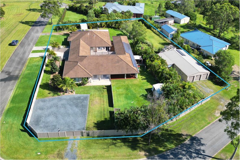 Photo - 2 Gene Kelly Court, Maudsland QLD 4210 - Image 3