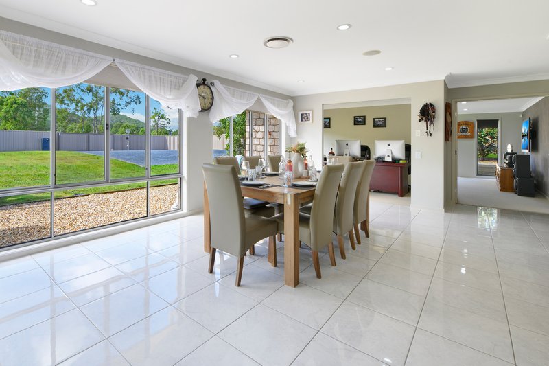 Photo - 2 Gene Kelly Court, Maudsland QLD 4210 - Image 7