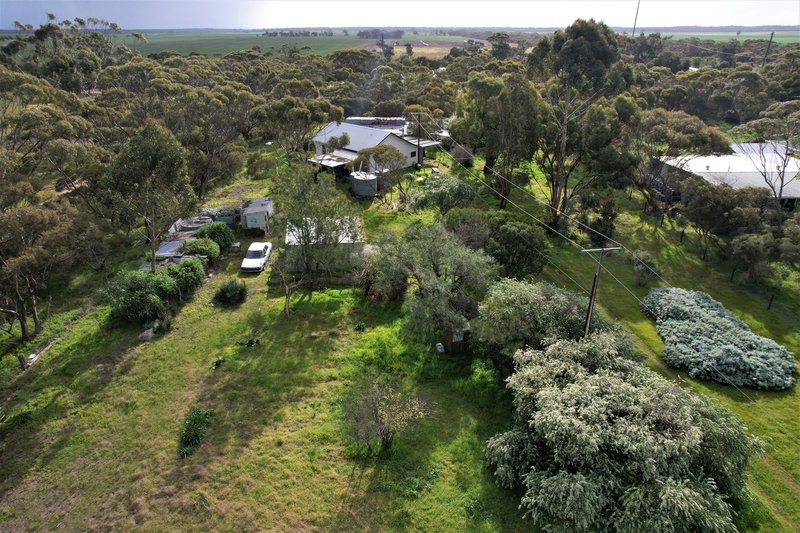 Photo - 2 Gibbs Street, Coonalpyn SA 5265 - Image 3