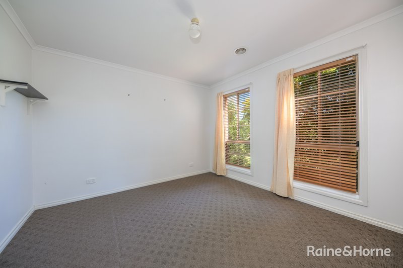 Photo - 2 Giffen Place, Sunbury VIC 3429 - Image 3