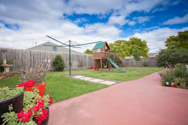 Photo - 2 Giffen Place, Sunbury VIC 3429 - Image 14