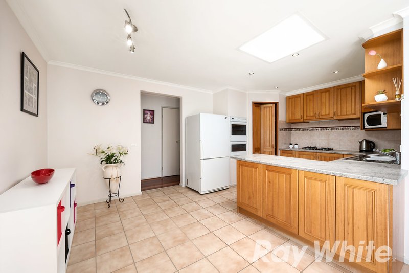 Photo - 2 Giles Court, Mill Park VIC 3082 - Image 4