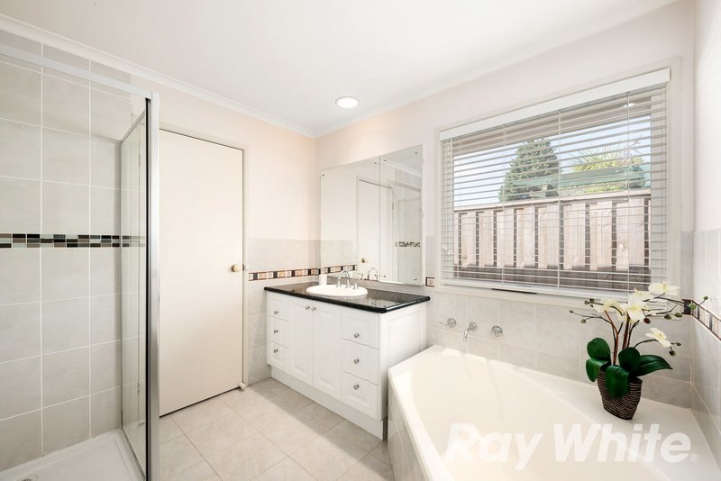 Photo - 2 Giles Court, Mill Park VIC 3082 - Image 6