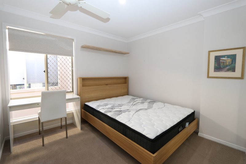 Photo - 2 Girraween Grove, Ashmore QLD 4214 - Image 12