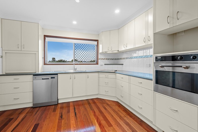 Photo - 2 Glamis Court, Carindale QLD 4152 - Image 2