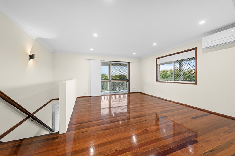 Photo - 2 Glamis Court, Carindale QLD 4152 - Image 3