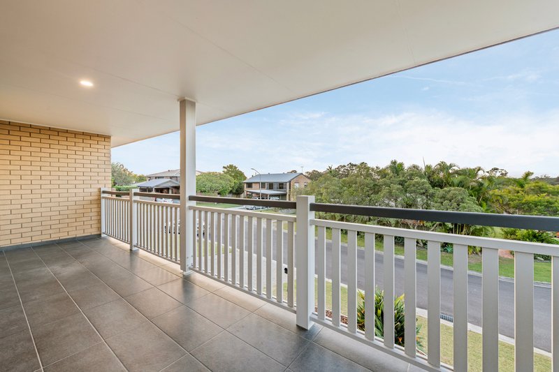 Photo - 2 Glamis Court, Carindale QLD 4152 - Image 4