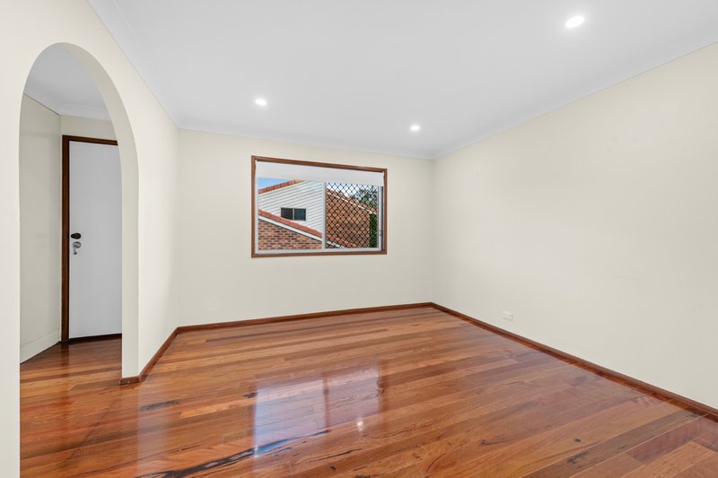 Photo - 2 Glamis Court, Carindale QLD 4152 - Image 5