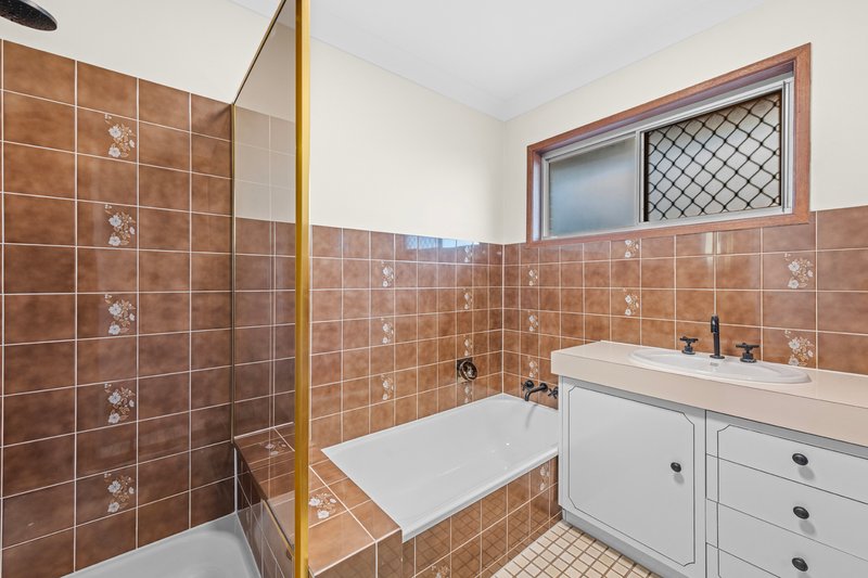 Photo - 2 Glamis Court, Carindale QLD 4152 - Image 10