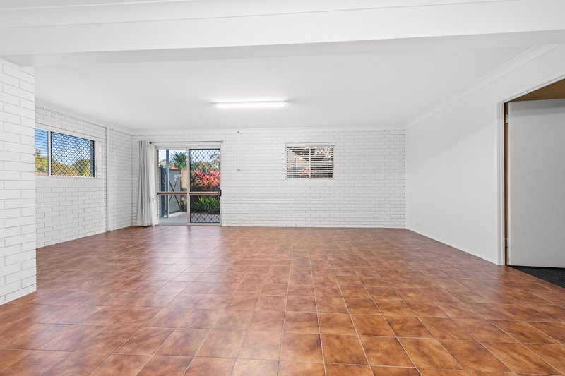 Photo - 2 Glamis Court, Carindale QLD 4152 - Image 11