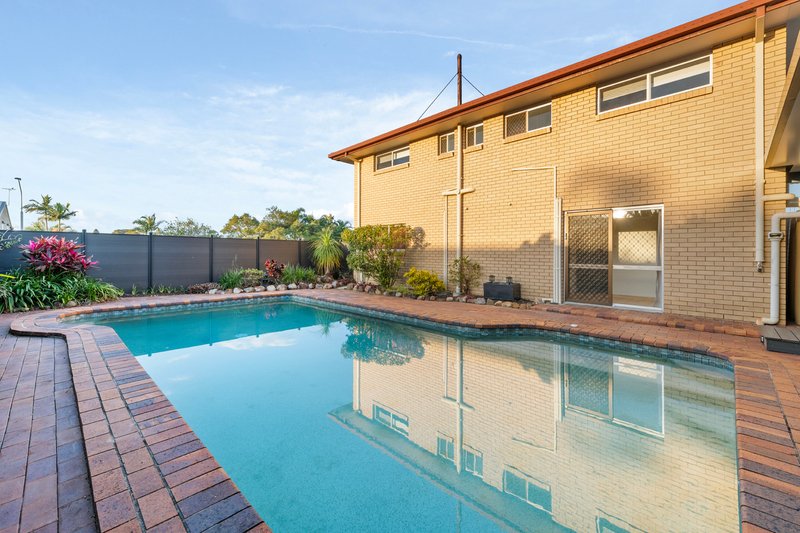 Photo - 2 Glamis Court, Carindale QLD 4152 - Image 17