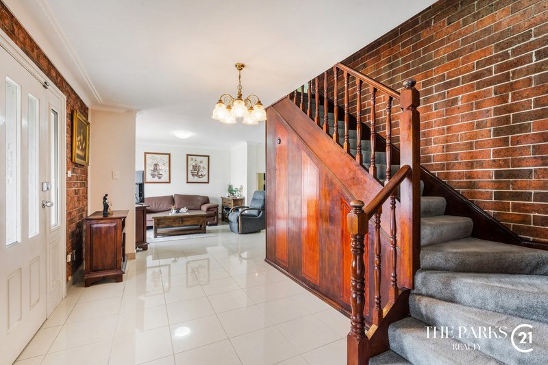 Photo - 2 Glen Osmond Crescent, Bossley Park NSW 2176 - Image 3