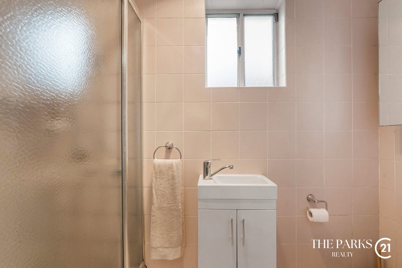 Photo - 2 Glen Osmond Crescent, Bossley Park NSW 2176 - Image 13