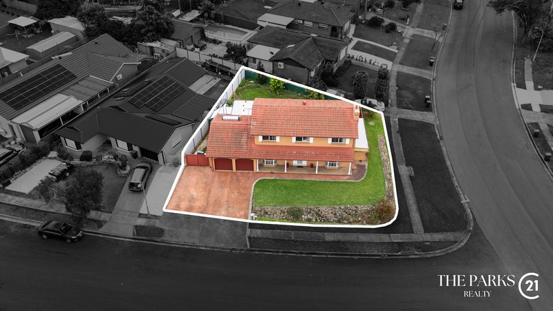 Photo - 2 Glen Osmond Crescent, Bossley Park NSW 2176 - Image 14