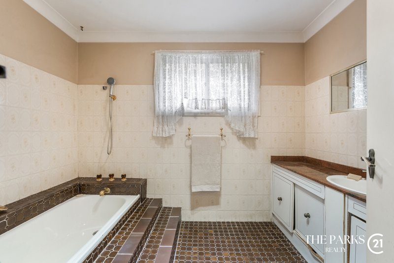 Photo - 2 Glen Osmond Crescent, Bossley Park NSW 2176 - Image 20