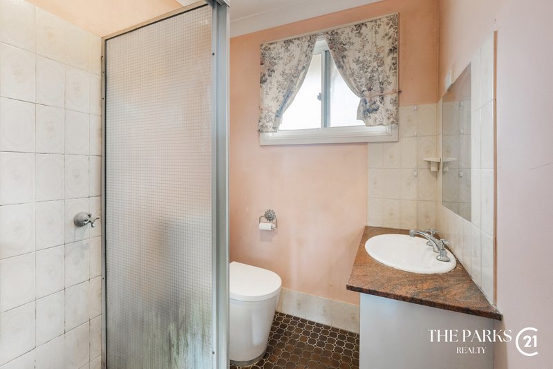 Photo - 2 Glen Osmond Crescent, Bossley Park NSW 2176 - Image 22