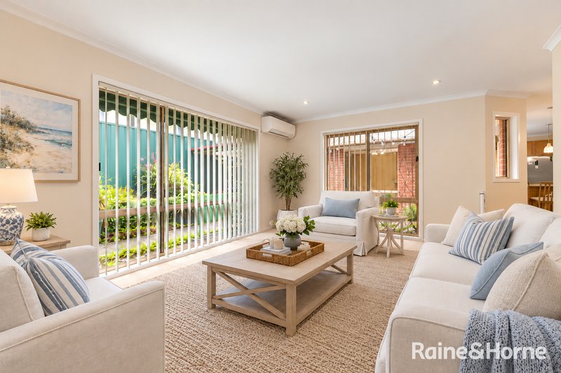 Photo - 2 Glendale Crescent, Berwick VIC 3806 - Image 2
